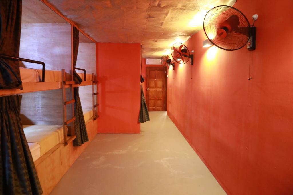 Gibbon Guesthouse Кучинг Номер фото