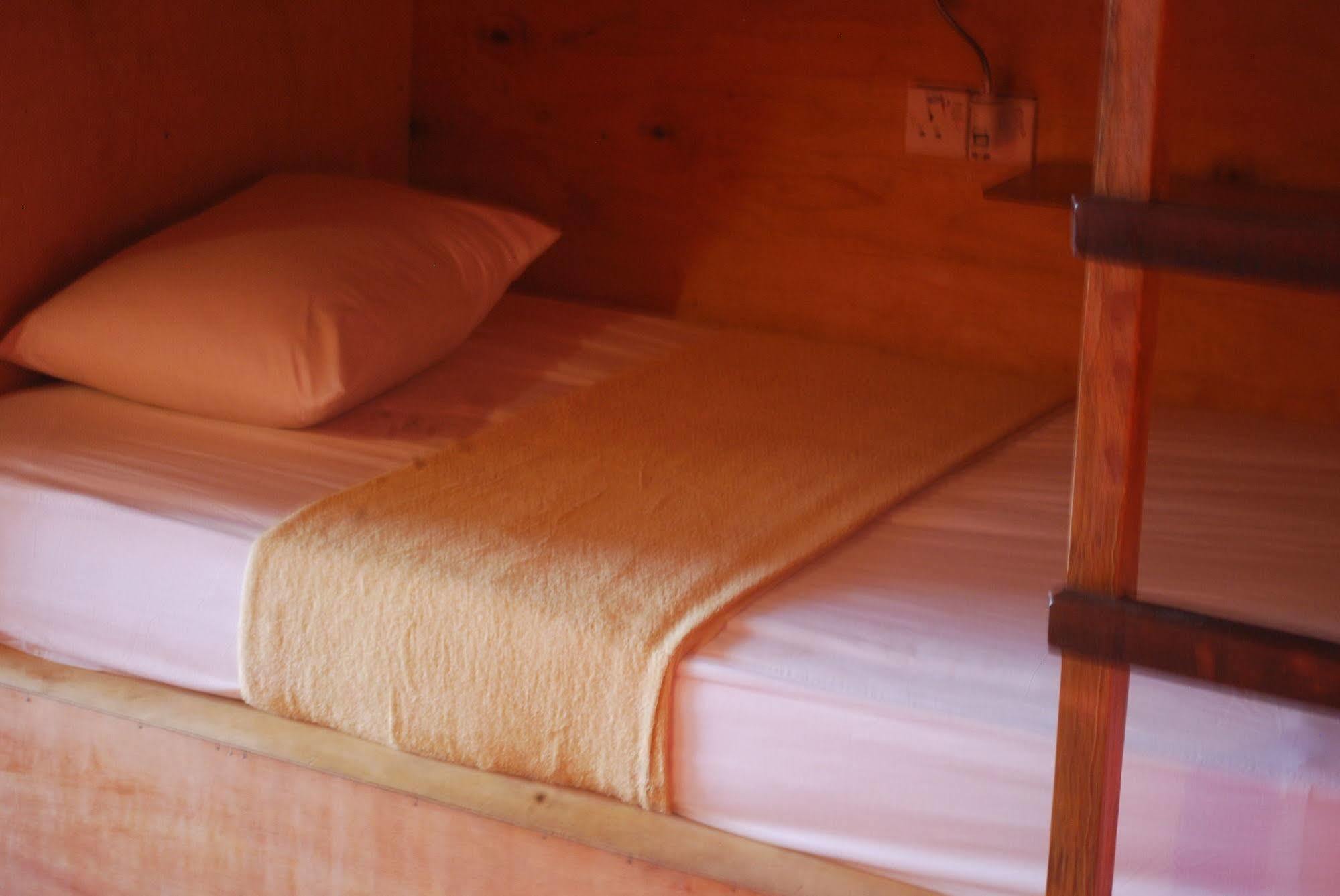 Gibbon Guesthouse Кучинг Экстерьер фото