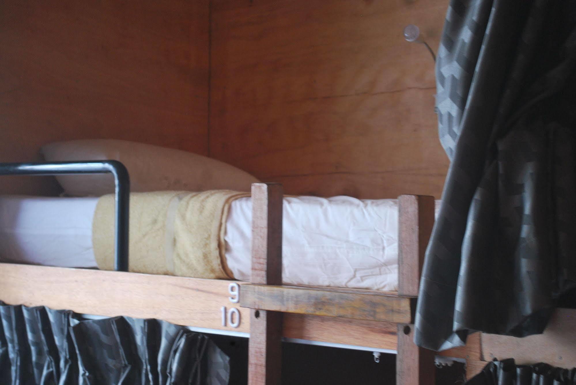 Gibbon Guesthouse Кучинг Экстерьер фото